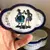 Foto de um(a) Antiga Caixa Porta Jóias Porcelana Alemã Cena Galante, da categoria de Porta-Jóias. Antiga caixinha porta-joias em fina porcelana alemã, decorada com cena galante e fios de ouro. Impecável. Medidas 8x12cm. Mostrado de uma perspectiva diferente. Vendido no marketplace Trésors.