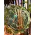Foto de um(a) Antigo Raro Prato Centro De Mesa Cristal Art Deco Uralina, da categoria de Centro de mesa. ~ Uranium Glass ~Antigo e lindo prato centro de mesa em cristal francês verde uralina, lapidado à mão. Período Art Deco.... Mostrado de uma perspectiva diferente. Vendido no marketplace Trésors.