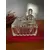 Foto de um(a) Antiga Caixa Decorativa Escultura Mulher Nua Vidro Art Deco, da categoria de Cestos e Caixas. ~ Sowerby Glass ~Antiga caixa decorativa porta joias em vidro artístico inglês com decoração de dama na tampa. Manufatura... Mostrado de uma perspectiva diferente. Vendido no marketplace Trésors.