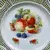 Foto de um(a) Antigo Grande Prato Medalhão Porcelana Alemã Fenestrado, da categoria de Pratos Decorativos. Schumann, Bavaria. Germany. Antigo e grande prato medalhão decorativo com decoração de frutas, dita natureza morta, borda... Mostrado de uma perspectiva diferente. Vendido no marketplace Trésors.