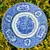 Foto de um(a) Antigo Par De Pratos Porcelana Inglesa Ridgway Azul E Branco, da categoria de Pratos Decorativos. Ridgway Porcelain. A família Ridgway foi uma das mais importantes dinastias que fabricavam a cerâmica de Staffordshire, com... Mostrado de uma perspectiva diferente. Vendido no marketplace Trésors.