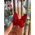 Foto de um(a) Antiga Pequena Escultura Borboleta Cristal Francês Vermelho, da categoria de Escultura. ~ Made in France ~ Antiga escultura de borboleta em cristal francês vermelho rubi. Linda peça para decorar e colecionar.... Mostrado de uma perspectiva diferente. Vendido no marketplace Trésors.