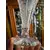 Foto de um(a) Antigo Lindo Vaso Jarro Em Cristal Tcheco Lapidado À Mão, da categoria de Vasos. Antigo e lindo vaso em cristal Tcheco, todo lapidado à mão. Lapidação estrelada e ponta de diamante. Ótimo formato com a... Mostrado de uma perspectiva diferente. Vendido no marketplace Trésors.