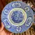 Foto de um(a) Antigo Par De Pratos Porcelana Inglesa Ridgway Azul E Branco, da categoria de Pratos Decorativos. Ridgway Porcelain. A família Ridgway foi uma das mais importantes dinastias que fabricavam a cerâmica de Staffordshire, com... Mostrado de uma perspectiva diferente. Vendido no marketplace Trésors.
