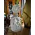 Foto de um(a) Antiga Garrafa Decorativa Nariz De Palhaço Murano Opalina, da categoria de Garrafas. Italy Glass. Antiga e super diferente garrafa decorativa em Murano artístico meio leitoso. Em contato com a luz ela fica com... Mostrado de uma perspectiva diferente. Vendido no marketplace Trésors.