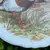 Foto de um(a) Antigo Prato Decorativos Patos Em Porcelana Francesa Limoges, da categoria de Pratos Decorativos. Limoges - France. Antigo e lindo prato decorativo em porcelana artística francesa, pintado à mão e assinado. Meados do... Mostrado de uma perspectiva diferente. Vendido no marketplace Trésors.