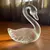 Foto de um(a) Antiga Escultura Cisne Art Deco Cristal Tcheco Desna Glass, da categoria de Escultura. Desna Glass - Bohemia. Antiga escultura artística de cisne em cristal satiné lapidada à mão. Período Art Deco.Medidas 11x10cm. Mostrado de uma perspectiva diferente. Vendido no marketplace Trésors.
