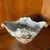 Foto de um(a) Antiga Floreira Centro De Mesa Porcelana Dp Cena Galante, da categoria de Cachepot. Antigo cachepot, floreira ou centro de mesa em porcelana nacional com cenas galantes. Detalhes com filetes de ouro. Peça... Mostrado de uma perspectiva diferente. Vendido no marketplace Trésors.