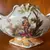 Foto de um(a) Antiga Floreira Centro De Mesa Porcelana Dp Cena Galante, da categoria de Cachepot. Antigo cachepot, floreira ou centro de mesa em porcelana nacional com cenas galantes. Detalhes com filetes de ouro. Peça... Mostrado de uma perspectiva diferente. Vendido no marketplace Trésors.