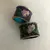 Foto de um(a) Antigo Par De Porta Guardanapos Em Cloisonné, da categoria de Anel para guardanapo. Antigo par de porta guardanapos em cloisonné feitos à mão.Mede aprox 3cm. Mostrado de uma perspectiva diferente. Vendido no marketplace Trésors.