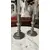 Foto de um(a) Antigo Par De Castiçal Candelabro Rústico Em Estanho, da categoria de Castiçais. Antigo par de castiçal em estanho trabalhado. Peças muito decorativas.Medidas 20x12cm cada. Mostrado de uma perspectiva diferente. Vendido no marketplace Trésors.