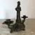 Foto de um(a) Antigo Castiçal Candelabro Art Nouveau Pétit Bronze Francês, da categoria de Castiçais. Antigo e lindo candelabro para duas velas, estilo Art Nouveau, em pétit bronze francês, representando jovem com patos.... Mostrado de uma perspectiva diferente. Vendido no marketplace Trésors.