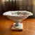Foto de um(a) Antiga Fruteira Centrinho Ou Porta Cartões Porcelana Limoges, da categoria de Fruteiras. Limoges. Antiga fruteirinha em porcelana artística francesa, delicada decoração floral com filetes de ouro. Medidas 11x18cm. Mostrado de uma perspectiva diferente. Vendido no marketplace Trésors.