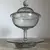 Foto de um(a) Antiga Bomboniere Compoteira Cristal Francês Saint Louis, da categoria de Garrafas, potes e jarros. Antiga e fina bomboniere com présentoir em cristal francês, da famosa manufatura Saint Louis. Ricamente lavrada à mão, com... Mostrado de uma perspectiva diferente. Vendido no marketplace Trésors.