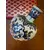 Foto de um(a) Antigo Vaso Porcelana Villeroy & Boch Pavão Azul Borrão, da categoria de Vasos. ~ Villeroy & Boch ~ Antigo e elegante vaso em porcelana artística alemã. Linda decoração em tons de azul borrão, medalhão... Mostrado de uma perspectiva diferente. Vendido no marketplace Trésors.