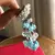 Foto de um(a) Antigo Raro Broche Art Deco Com Cristal Murano Italiano, da categoria de Outros colecionáveis. Grande broche Art Deco. Murano e cristal italiano. Peça única. Feito a mão. Década de 1960. Aproximadamente 9cm. Mostrado de uma perspectiva diferente. Vendido no marketplace Trésors.