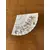 Foto de um(a) Antiga Rara Caixinha Decorativa Porcelana Americana Avon, da categoria de Cestos e Caixas. Antiga caixinha decorativa ou porta joias em porcelana americana, manufatura avon. Catalogada de 1980. Lindo formato e... Mostrado de uma perspectiva diferente. Vendido no marketplace Trésors.