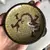 Foto de um(a) Antigos Pratos Decorativos Bowl Bronze Cloisonné - 3und, da categoria de Pratos Decorativos. Coleção com 3 pratinhos em bronze esmaltados à mão. Medem 9,5 cm / cada. Mostrado de uma perspectiva diferente. Vendido no marketplace Trésors.