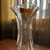 Foto de um(a) Nachtmann Glass Antigo Vaso Em Cristal Alemão Lapidado, da categoria de Vasos. Nachtmann Glass. Elegante e fino vaso em cristal alemão, lapidado à mão. Altura 24cm. Mostrado de uma perspectiva diferente. Vendido no marketplace Trésors.