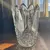 Foto de um(a) Antigo Vaso Art Deco Cristal Francês Diamante Satiné, da categoria de Vasos. Antigo e fino vaso em cristal francês lapidação pontas de diamante, com detalhes em satiné. Período Art Deco.Medidas 19x14cm. Mostrado de uma perspectiva diferente. Vendido no marketplace Trésors.