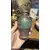 Foto de um(a) Antigo Raro Legítimo Vaso Chinês Oriental Bronze Cloisonné, da categoria de Vasos. Antigo e lindo vasinho em bronze Cloisonné, linda decoração esmaltada à mão ao redor da peça. Essa técnica de trabalho em... Mostrado de uma perspectiva diferente. Vendido no marketplace Trésors.