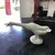 Foto de um(a) Antiga Linda Escultura De Pato Porcelana Espanhola Lladró, da categoria de Escultura. Lladró. Linda escultura representando pato em movimento, feito à mão, em finíssima porcelana espanhola, da famosa manufatura... Mostrado de uma perspectiva diferente. Vendido no marketplace Trésors.