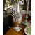 Foto de um(a) Antigo Jarro Vaso Clássico Em Prata Francesa Com Flores, da categoria de Vasos. Antigo e lindo vaso em prata francesa, estilo clássico, trabalho com flores em relevo. Muito imponente e decorativo. Meados... Mostrado de uma perspectiva diferente. Vendido no marketplace Trésors.