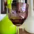 Foto de um(a) Antigas Taças Para Vinho Em Cristal Francês Colorido, da categoria de Taças. Antigo trio de finas taças de pé alto para vinho tinto, cristal europeu lapidado à mão. Medidas 17 x 8cm cada. Mostrado de uma perspectiva diferente. Vendido no marketplace Trésors.