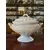 Foto de um(a) Antiga Grande Sopeira Em Porcelana Inglesa Ramo De Trigo, da categoria de Terrinas de sopa. ~ J&G Meakin Hanley ~ Clássica e atemporal, esta antiga e grande sopeira em porcelana inglesa na cor branca, decoração com... Mostrado de uma perspectiva diferente. Vendido no marketplace Trésors.