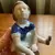 Foto de um(a) Antiga Escultura Bibelô Menina Porcelana B&g Bing Grondahl, da categoria de Escultura. B&G (Bing & Grondahl) - Denmark. Antigo bibelô artístico, escultura de menina brincando em porcelana dinamarquesa. Peça... Mostrado de uma perspectiva diferente. Vendido no marketplace Trésors.