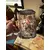 Foto de um(a) Antigo Tankard Ou Caneca De Chopp Em Murano Veneziano, da categoria de Canecas. Antigo tankard de coleção, caneco de chopp em vidro/murano artístico veneziano ricamente pintado à mão. Peça original do... Mostrado de uma perspectiva diferente. Vendido no marketplace Trésors.