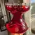 Foto de um(a) Antigo Diferente Vaso Art Deco Cristal Baccarat Vermelho, da categoria de Vasos. Antigo e diferente vaso doublé em cristal Baccarat vermelho rubi, lapidado à mão. Fundo estrelado.Medidas 17x15cm... Mostrado de uma perspectiva diferente. Vendido no marketplace Trésors.