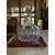 Foto de um(a) Antiga Garrafa Licoreira Jarra Em Cristal Francês Baccarat, da categoria de Garrafas. ~ Baccarat ~Antiga e majestosa garrafa licoreira em cristal francês ricamente lapidada à mão. A lapidação manual é um... Mostrado de uma perspectiva diferente. Vendido no marketplace Trésors.