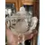Foto de um(a) Antiga Bomboniere Compoteira Em Cristal Francês Satiné, da categoria de Garrafas, potes e jarros. Antiga bomboniere compoteira em cristal francês prensado, com detalhes em Satiné, decoração floral em relevo e acetinada.... Mostrado de uma perspectiva diferente. Vendido no marketplace Trésors.