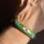 Foto de um(a) Antigo Bracelete Pulseira Oriental Metal Dourado Cloisonné, da categoria de Outros colecionáveis. Antigo bracelete/pulseira em metal Cloisonné. Esmaltado à mão. Peça única.Essa técnica de trabalho em esmalte na qual tiras... Mostrado de uma perspectiva diferente. Vendido no marketplace Trésors.