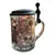 Foto de um(a) Antigo Tankard Ou Caneca De Chopp Em Murano Veneziano, da categoria de Canecas. Antigo tankard de coleção, caneco de chopp em vidro/murano artístico veneziano ricamente pintado à mão. Peça original do... Vendido no marketplace Trésors.