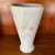 Foto de um(a) Antigo Vaso Art Deco Porcelana Alemã Rosenthal Bettina, da categoria de Vasos. Rosenthal modelo Bettina - Pariser Frühling. Antigo vaso em porcelana artística alemã, da renomada manufatura Rosenthal, uma... Mostrado de uma perspectiva diferente. Vendido no marketplace Trésors.