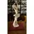 Foto de um(a) Antiga Escultura Bailarina Art Deco Porcelana Espanhola, da categoria de Escultura. ~ Os encantos de uma bailarina ~ Antiga e expressiva escultura em porcelana artística com filetes de ouro. Riqueza de... Mostrado de uma perspectiva diferente. Vendido no marketplace Trésors.