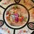 Foto de um(a) Antiga Rara Fruteira Centro De Mesa Porcelana Alemã Nouveau, da categoria de Centro de mesa. Antiga fruteira ou centro de mesa, porta cartões em porcelana artística alemã, decoração central com linda cena de damas,... Mostrado de uma perspectiva diferente. Vendido no marketplace Trésors.