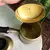 Foto de um(a) Antigo Bule Cafeteira E Leiteira Em Metal Dourado Bronze, da categoria de Bules. Dupla para servir ou decorar. Bule/cafeteira e leiteira em bronze, a cafeteira tem detalhes em madeira de lei. Medidas da... Mostrado de uma perspectiva diferente. Vendido no marketplace Trésors.