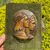 Foto de um(a) Antigo Par De Placas Quadros Bronze Italiano Dante Beatrice, da categoria de Objetos de parede esculturais. Antigo e decorativo par de placas/quadros artísticos em bronze, um deles com medalhão de Dante e Beatrice e o outro de... Mostrado de uma perspectiva diferente. Vendido no marketplace Trésors.
