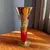 Foto de um(a) Antigo Vaso Jarro Artístico Cristal Veneziano Com Ouro, da categoria de Vasos. Antigo vaso artístico em cristal veneziano cor vermelho rubi , toda trabalhada à mão, decoração floral em relevo e ouro 18k.... Mostrado de uma perspectiva diferente. Vendido no marketplace Trésors.