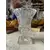 Foto de um(a) Antigo Vaso Cachepot Jarro Modelo Médici Em Cristal Tcheco, da categoria de Vasos. Antigo e clássico vaso artístico, modelo Medici, em cristal Tcheco lapidado à mão. Lapidação estrelada, e ponta de diamante.... Mostrado de uma perspectiva diferente. Vendido no marketplace Trésors.