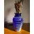 Foto de um(a) Antigo Vaso Jarro Murano Italiano Leitoso E Opalina Art Deco, da categoria de Vasos. ~ Cobalt blue Glass ~ Antigo e exuberante vaso artístico em Murano Italiano, cor azul cobalto com um trabalho leitoso em... Mostrado de uma perspectiva diferente. Vendido no marketplace Trésors.