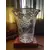 Foto de um(a) Antigo Grande Vaso Jarro Art Deco Em Vidro Floral Satiné, da categoria de Vasos. ~ France Glass ~Antigo e grande vaso em vidro artístico francês satiné. Decoração com flores e folhas em relevo. Peça muito... Mostrado de uma perspectiva diferente. Vendido no marketplace Trésors.