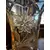 Foto de um(a) Antigo Grande Vaso Jarro Art Deco Em Vidro Floral Satiné, da categoria de Vasos. ~ France Glass ~Antigo e grande vaso em vidro artístico francês satiné. Decoração com flores e folhas em relevo. Peça muito... Mostrado de uma perspectiva diferente. Vendido no marketplace Trésors.
