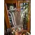 Foto de um(a) Antigo Grande Vaso Medici Centro De Mesa Cristal Bohemia, da categoria de Vasos. ~ Crystalite Bohemia ~ Antigo e grande vaso em cristal Tcheco, modelo Medici. Peça muito chique e decorativa. Marca da... Mostrado de uma perspectiva diferente. Vendido no marketplace Trésors.