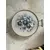 Foto de um(a) Antiga Rara Bandeja De Majólica Faiança Alemã Azul E Branco, da categoria de Bandejas. Antiga e rara bandeja de majólica alemã, armação em metal prateado. Linda decoração branco e azul “natureza morta”. Período... Mostrado de uma perspectiva diferente. Vendido no marketplace Trésors.