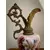 Foto de um(a) Antiga Escultura Ânfora Jarro Pétit Bronze Francês Opalina, da categoria de Jarros. Antiga e grande jarra decorativa com estrutura em metal trabalhado e parte central em opalina francesa pintada à mão. Peça... Mostrado de uma perspectiva diferente. Vendido no marketplace Trésors.