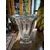 Foto de um(a) Antigo Grande Vaso Medici Centro De Mesa Cristal Bohemia, da categoria de Vasos. ~ Crystalite Bohemia ~ Antigo e grande vaso em cristal Tcheco, modelo Medici. Peça muito chique e decorativa. Marca da... Mostrado de uma perspectiva diferente. Vendido no marketplace Trésors.